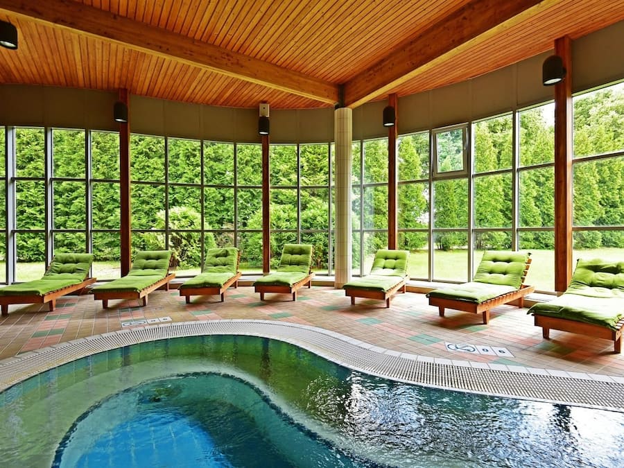 Couples treatment rooms, body treatments, aromatherapy