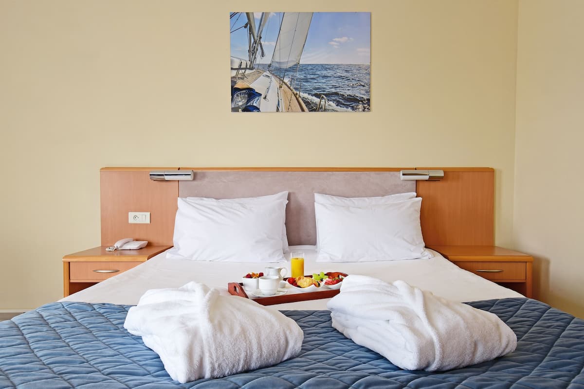 Double Room with sofa | In-room safe, desk, laptop workspace, blackout curtains
