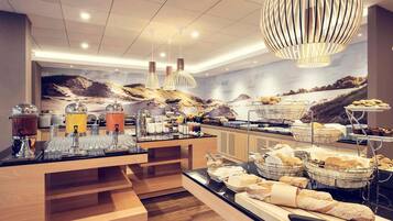 Desayuno buffet todos los días (con cargo)