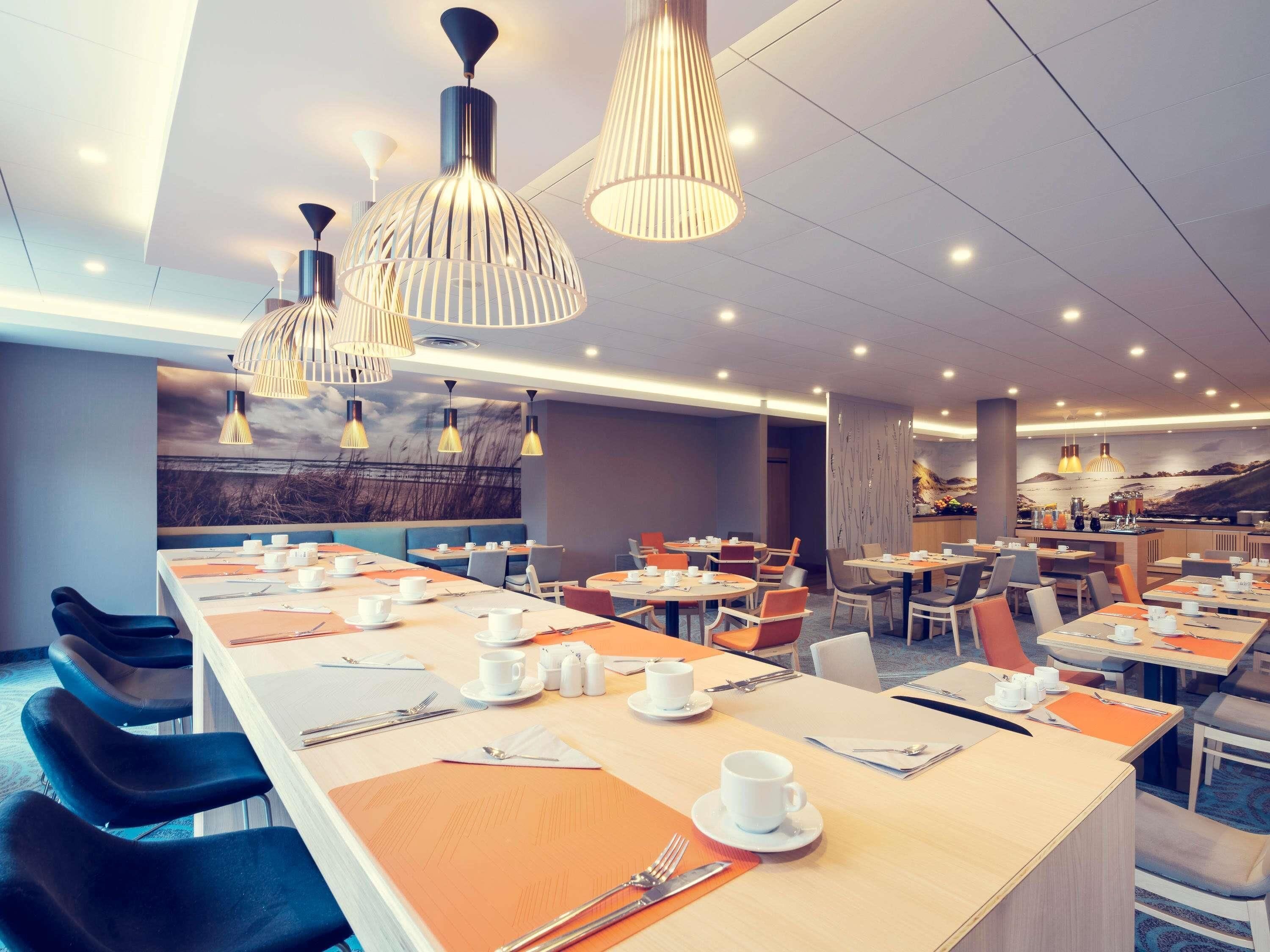 Daily buffet breakfast (PLN 85 per person)