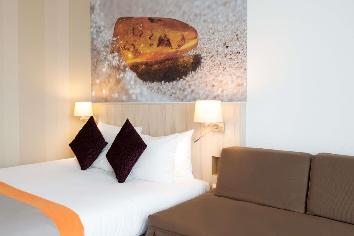 Schreibtisch, laptopgeeigneter Arbeitsplatz, VerdunkelungsvorhÀnge