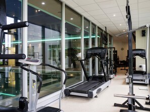 Desk, laptop workspace, blackout drapes, free WiFi