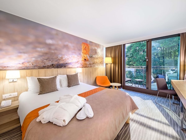 1 bedroom, desk, laptop workspace, blackout curtains