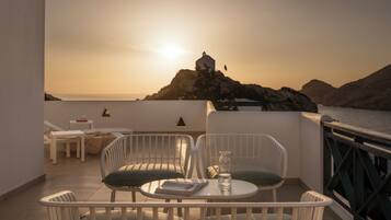 Two Bedroom Sunset Suite with Sea View | Terrace/patio