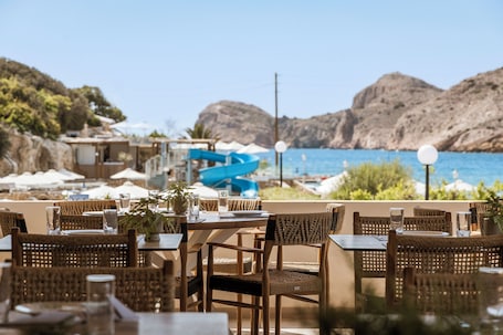 Free daily buffet breakfast . Dolphin Bay Seaside Resort & Suites