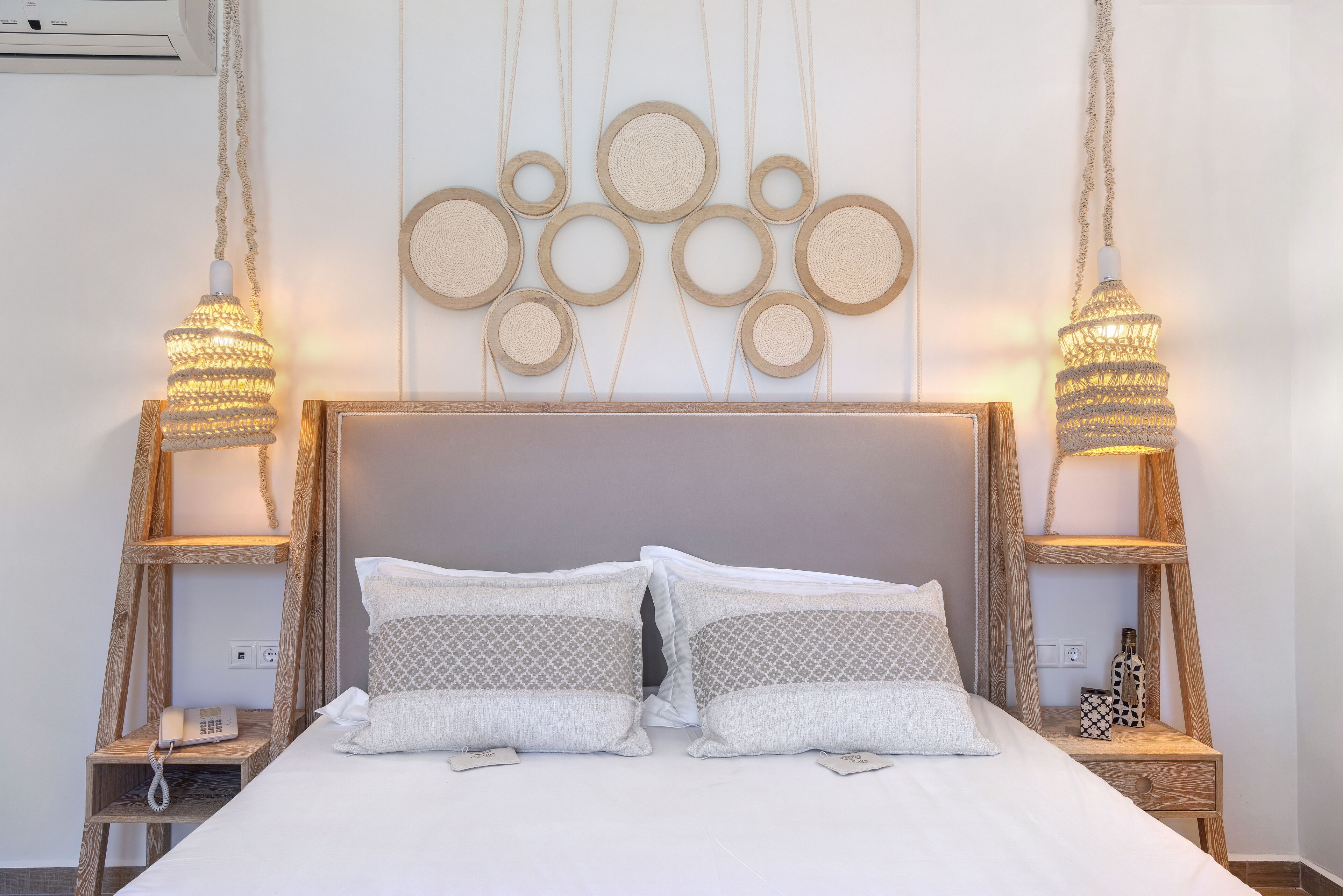 The Dolphin Bay Suite with Panoramic Sea View | Roupas de cama premium, camas com colchões pillow-top