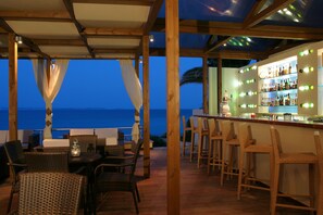 Poolside bar