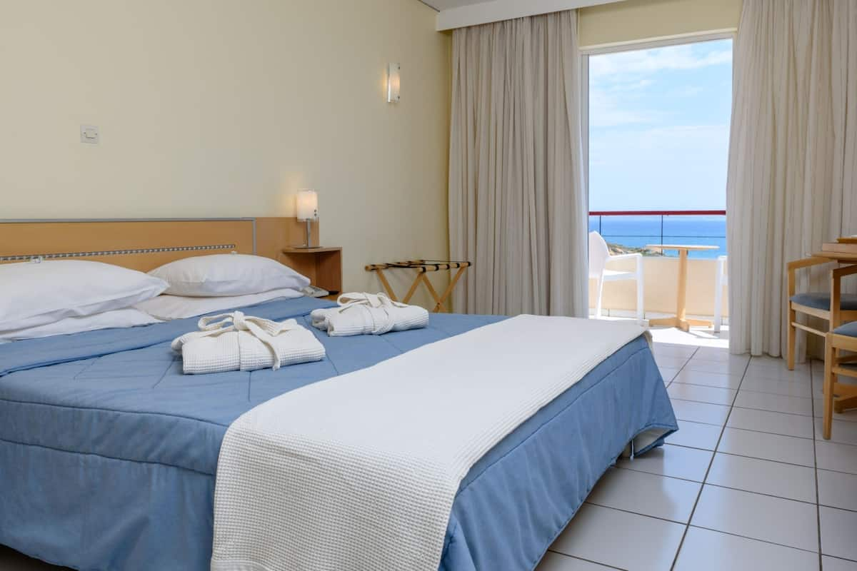 Classic Double or Twin Room, Sea View | Hypo-allergenic bedding, in-room safe, blackout curtains, soundproofing