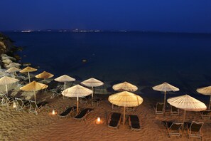 Private beach, sun loungers, beach umbrellas, beach towels - Erytha Hotel & Resort Chios (Chios)