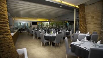 Breakfast and dinner served, Greek cuisine