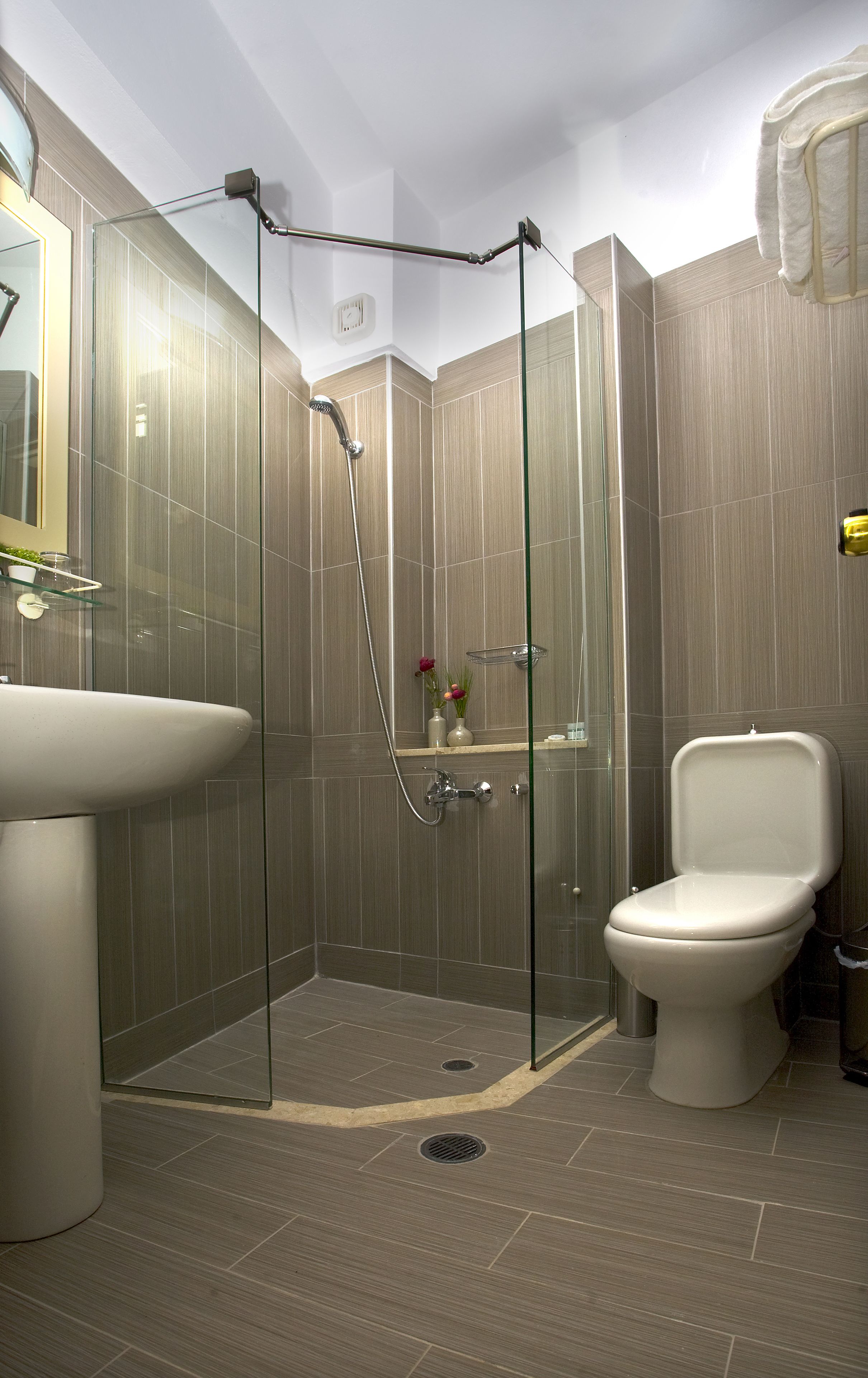 superior double or twin room, sea view | bathroom | shower, free toiletries, hair dryer, towels