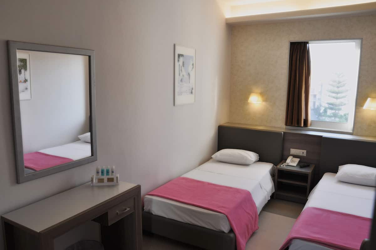 Hypo-allergenic bedding, minibar, in-room safe, desk