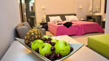 Junior-Suite | Allergikerbettwaren, Minibar, Zimmersafe, Schreibtisch