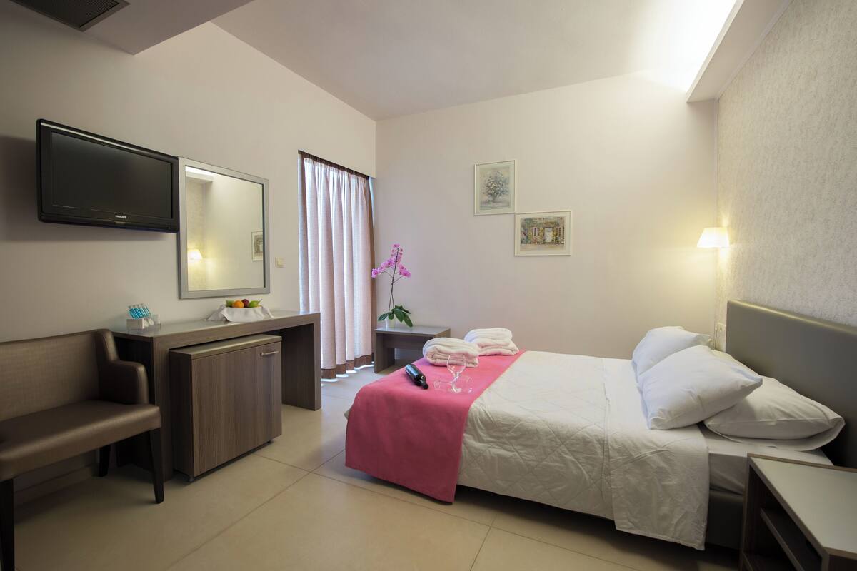 Hypo-allergenic bedding available, minibar, in-room safe, desk