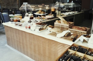 Café da manhã com buffet grátis todos os dias