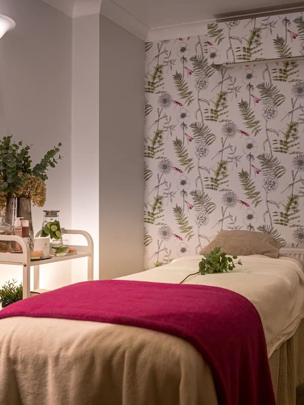 Couples treatment room(s), sauna, hot tub, steam room, body treatments