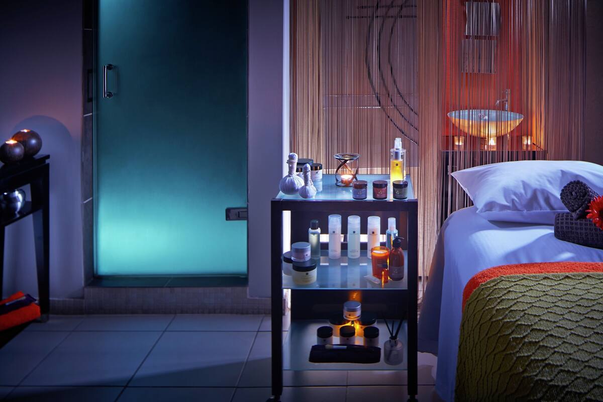 couples treatment room(s), sauna, hot tub, steam room, body treatments