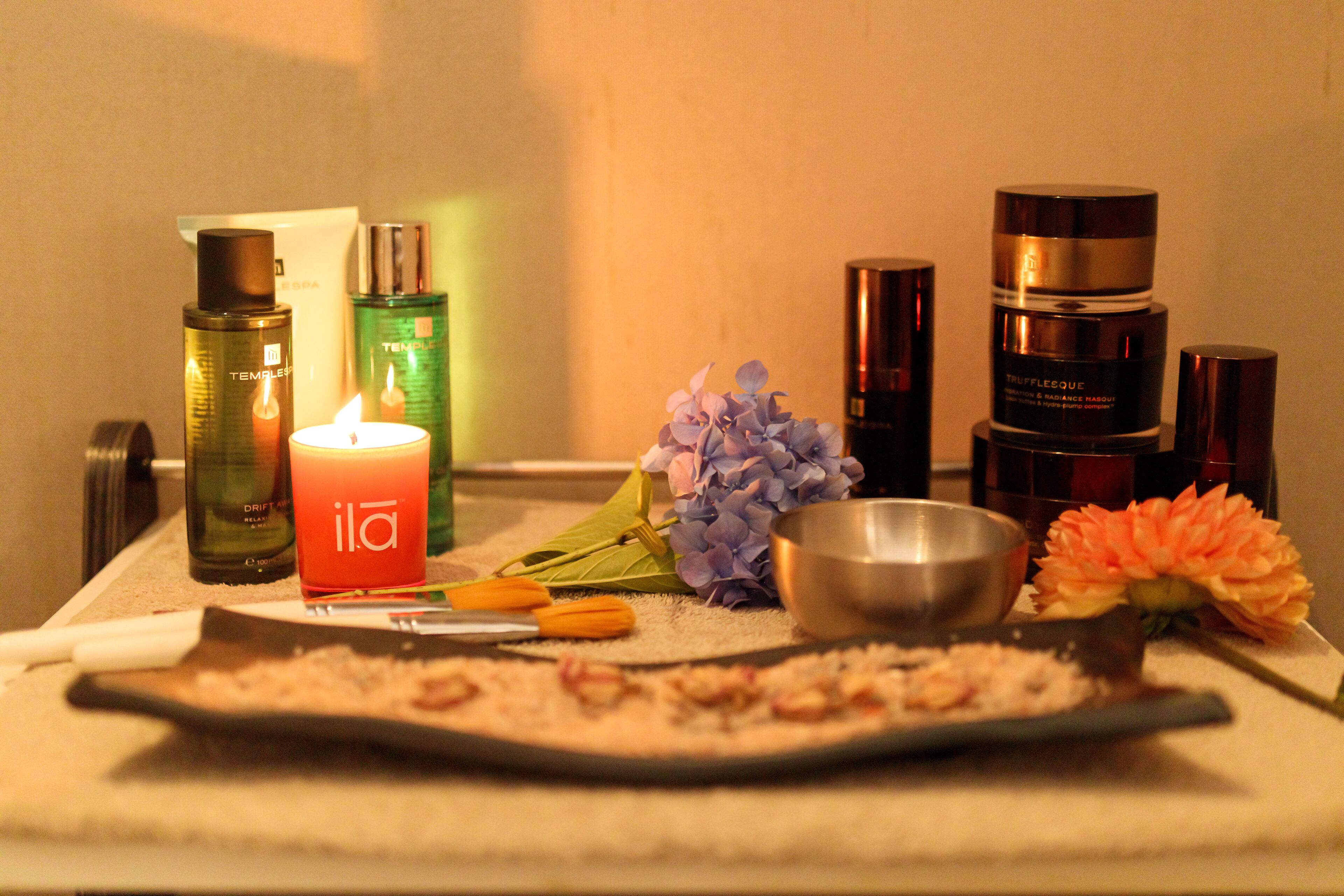 couples treatment room(s), sauna, hot tub, steam room, body treatments