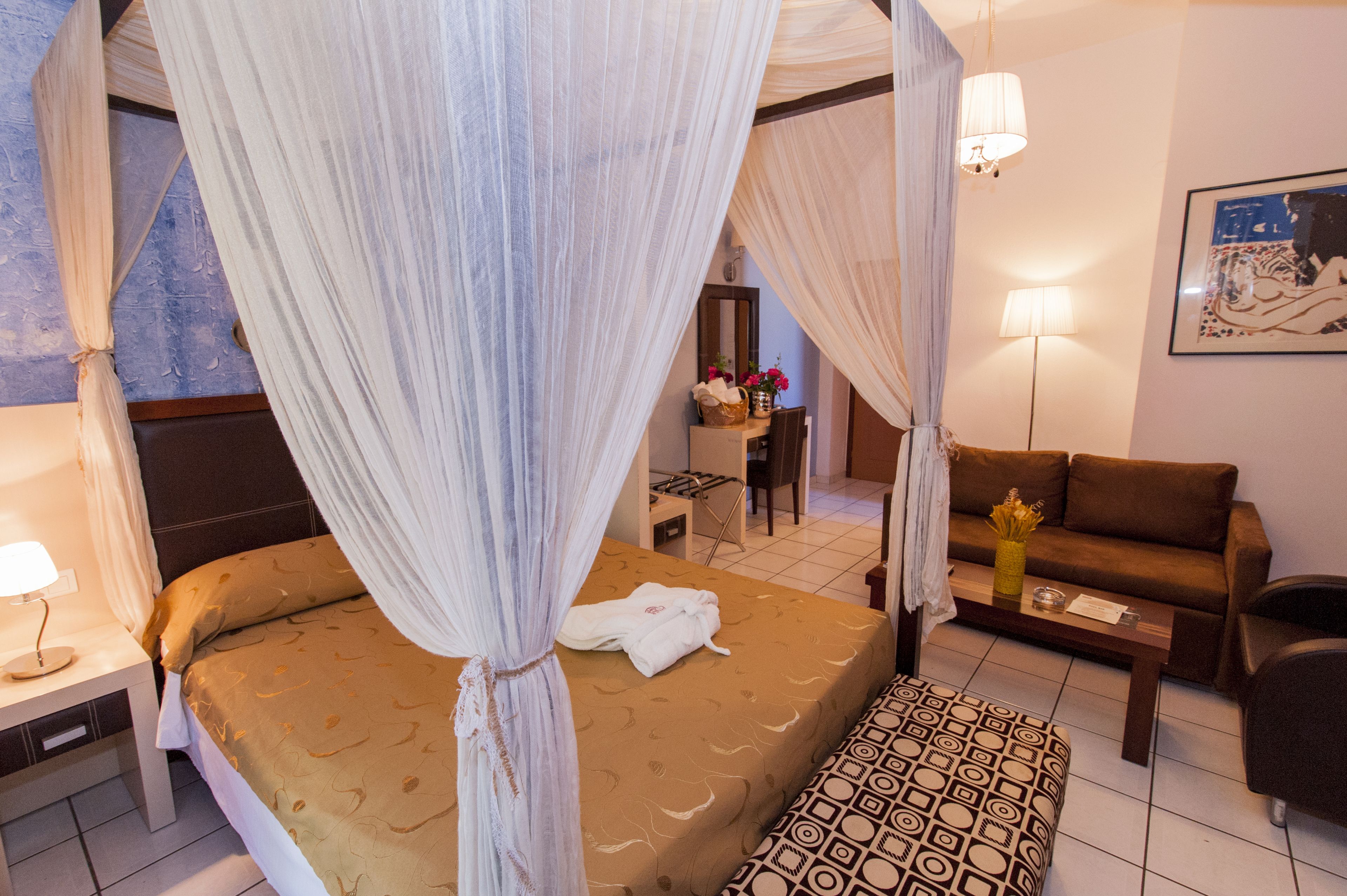 junior suite | minibar, in-room safe, desk, blackout curtains