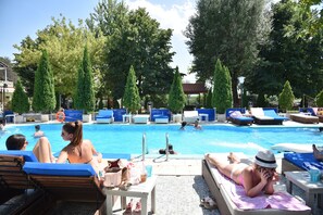 Outdoor pool, free pool cabanas, pool umbrellas