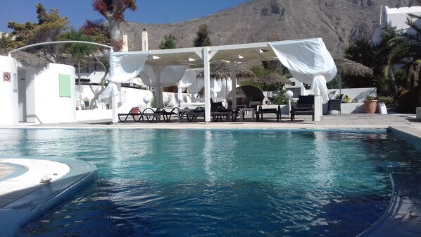 Seasonal outdoor pool, pool umbrellas, sun loungers