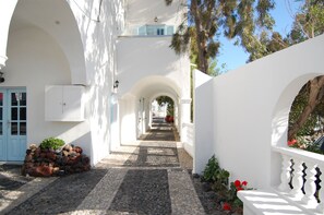 Front of property - Santo Mangata Boutique Hotel & Spa (Santorini)