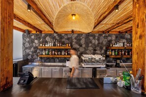 Bar (on property) - Santo Mangata Boutique Hotel & Spa (Santorini)
