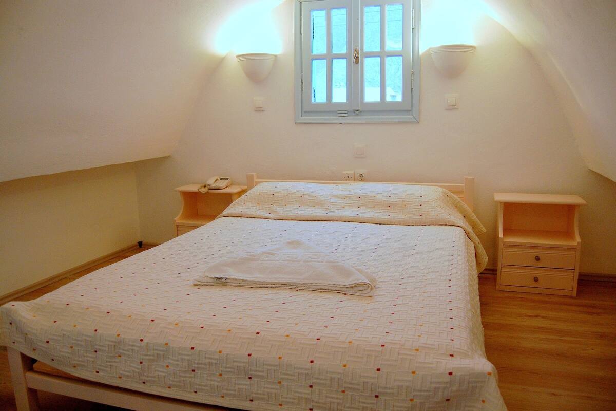 Soundproofing, iron/ironing board (on request), WiFi (free), bed sheets
