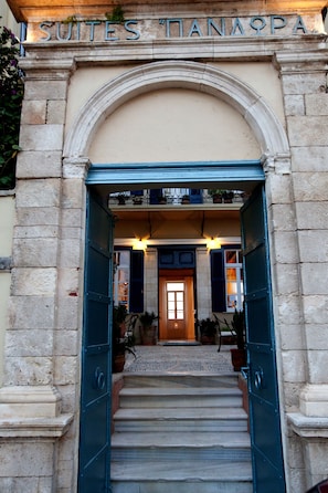 Vista frontal de la propiedad