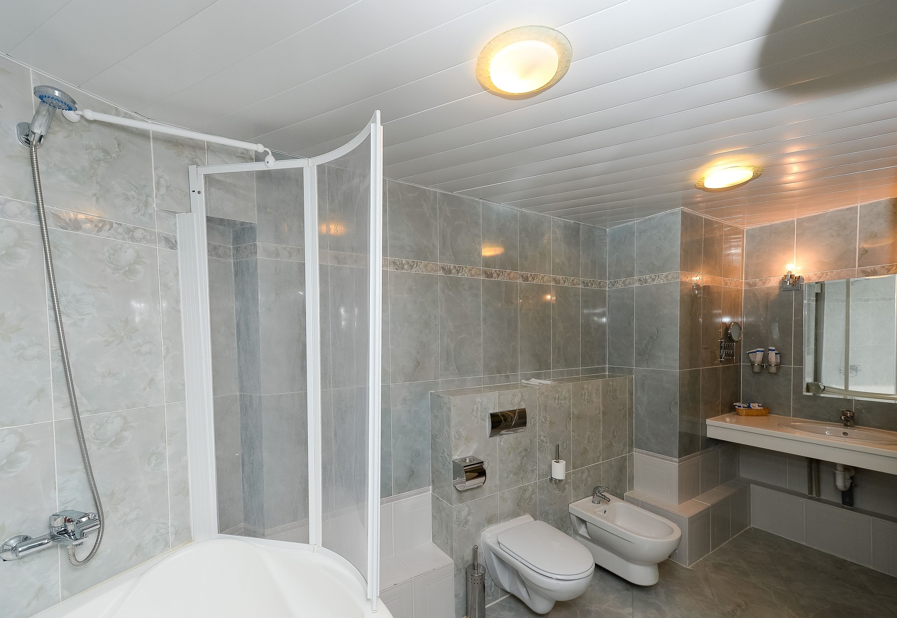 king room | bathroom | shower, free toiletries, hair dryer, towels