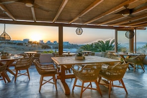Frühstück, Mittagessen, Abendessen, mediterrane Küche, Blick aufs Meer
