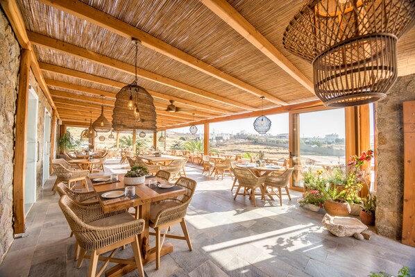 Breakfast, lunch, dinner served; Mediterranean cuisine, ocean views  - San Antonio Summerland (Mykonos)