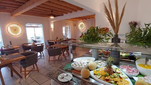 Tägliches inbegriffenes kontinentales Frühstück