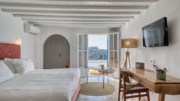 Junior Suite with Private Pool | Egyptian cotton sheets, premium bedding, down duvets, minibar