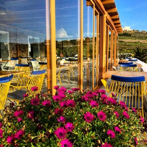 Frühstück, Mittagessen, Abendessen, mediterrane Küche, Blick aufs Meer