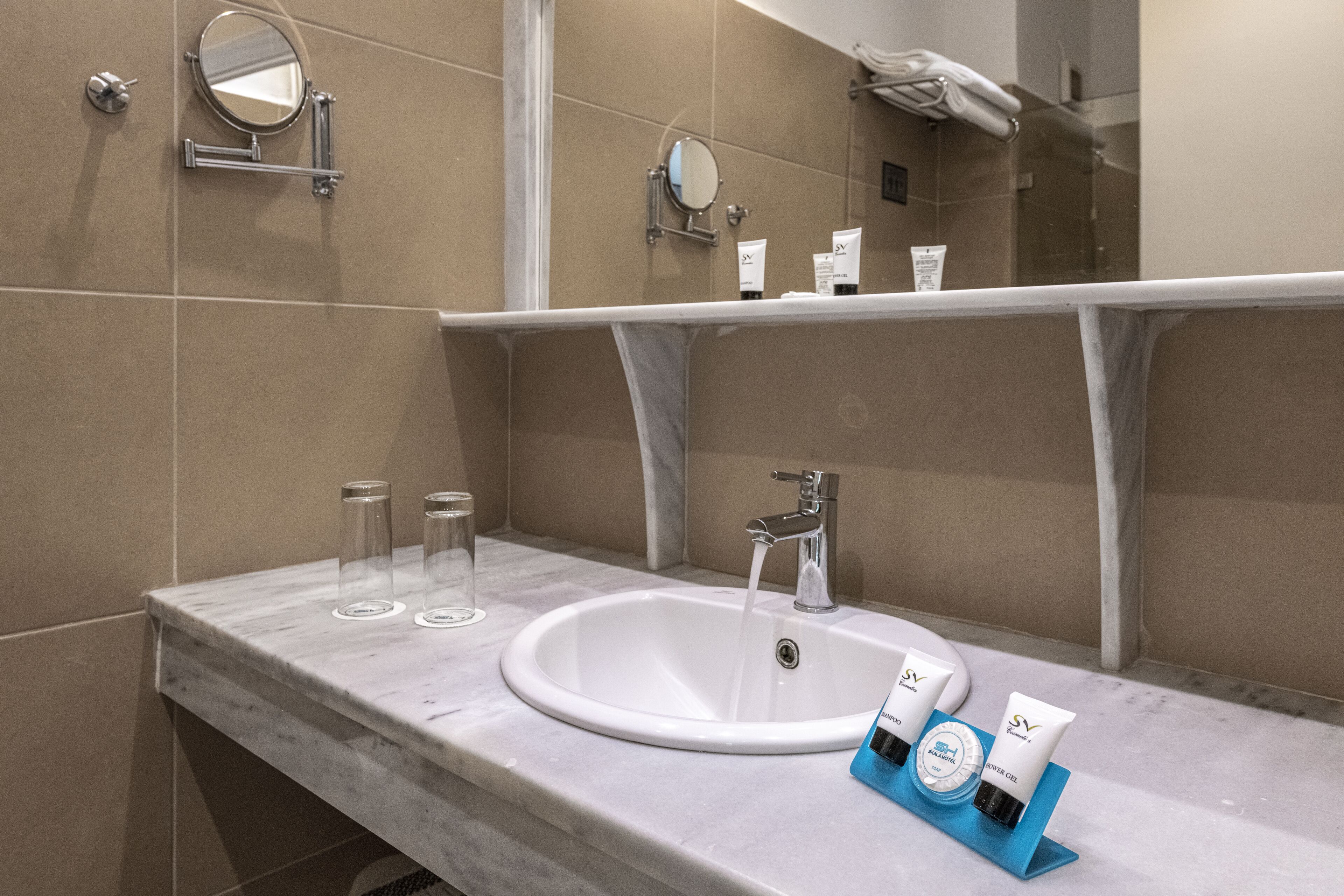 shower, free toiletries, hair dryer, towels