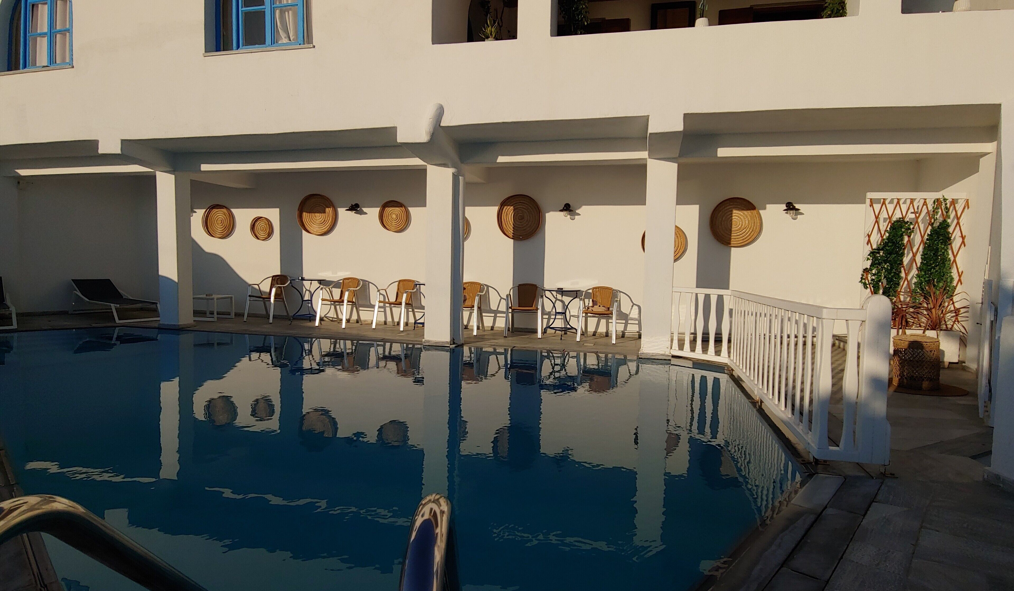 seasonal outdoor pool, pool loungers