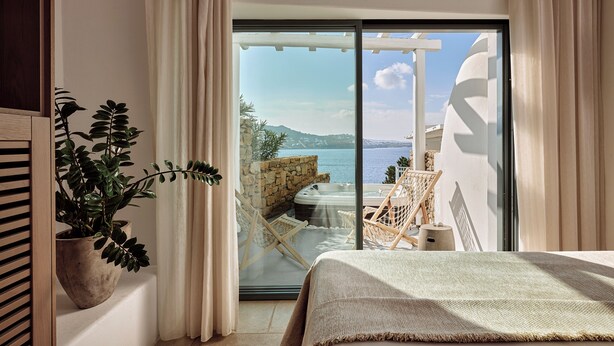2-Bedroom Maisonette Sea View with Private Hot tub & Steam Shower