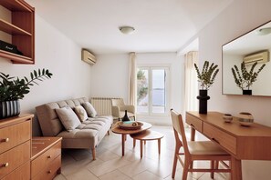 Premium bedding, minibar, in-room safe, iron/ironing board