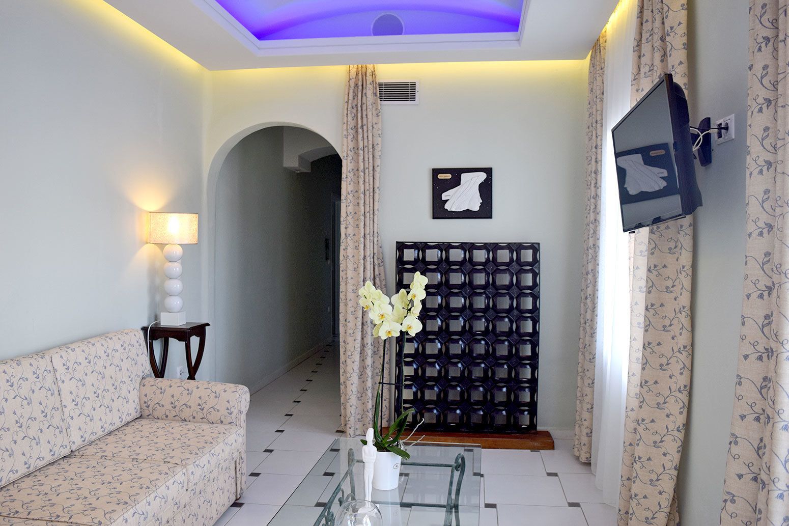 spa suite, sea view | living area | lcd tv