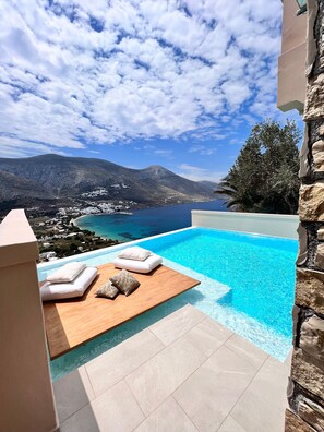 Deluxe with Cave Pool | 露台