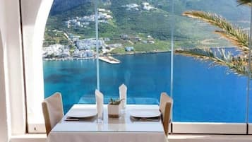 2 restaurants, breakfast, lunch, dinner served; Italian cuisine