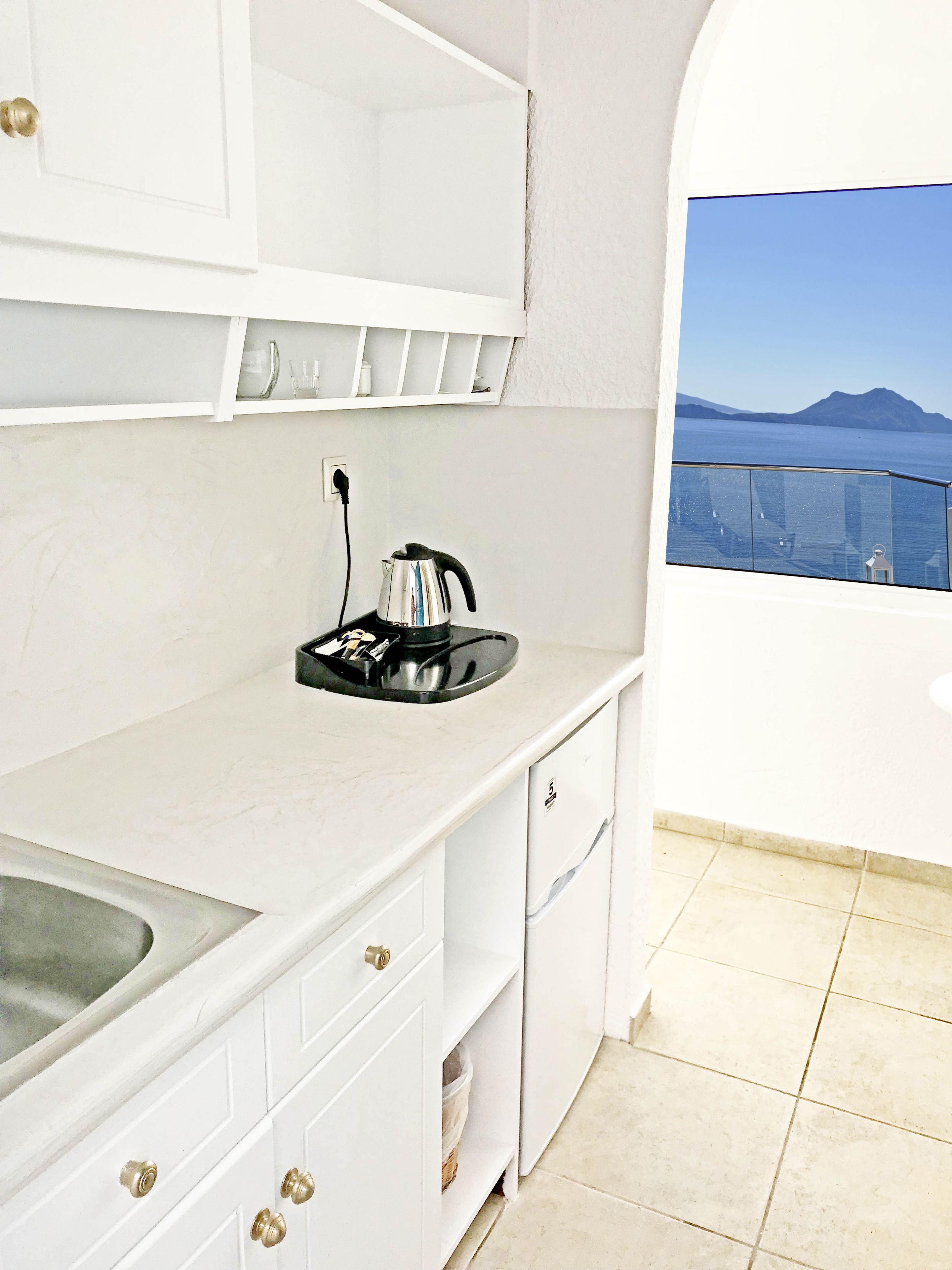 honeymoon suite, sea view | private kitchenette | fridge, coffee/tea maker, electric kettle