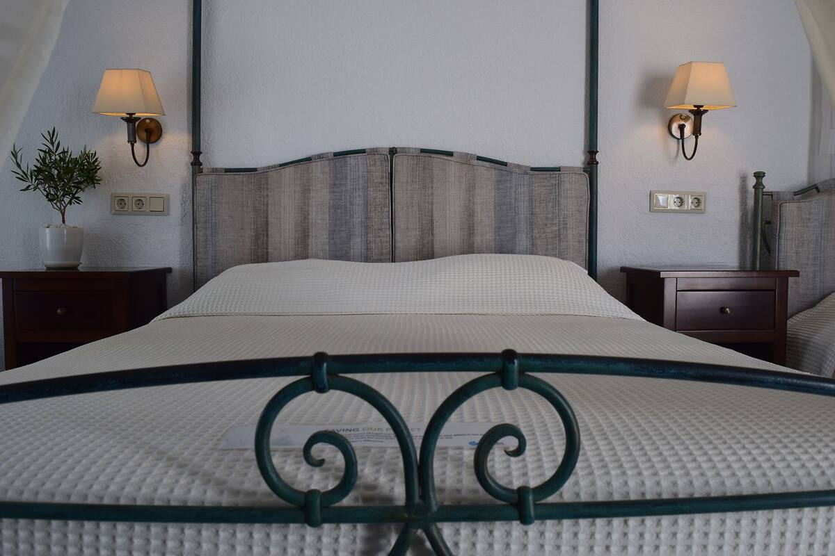 Egyptian cotton sheets, premium bedding, minibar, in-room safe