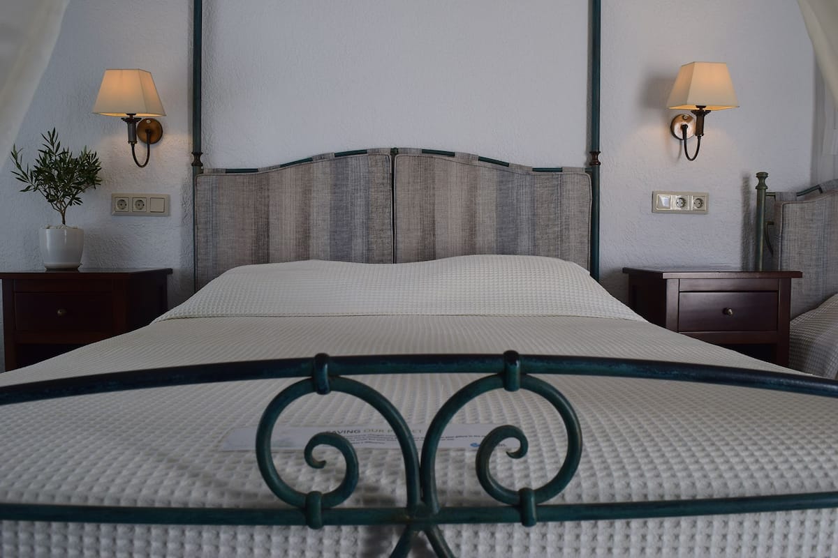Sábanas de algodón egipcio, ropa de cama de alta calidad y minibar