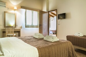 Lassi Hotel Apartment | In-room safe, soundproofing, iron/ironing board, bed sheets - Lassi Hotel (Kefalonia)