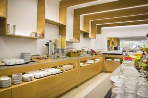 Free daily buffet breakfast