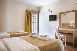 Triple Pool View Room | 1 bedroom, in-room safe, soundproofing, iron/ironing board