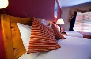 Twin Room | In-room safe, desk, blackout drapes, iron/ironing board