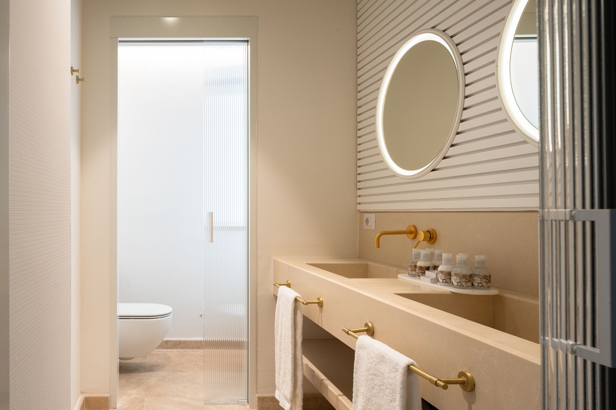 junior suite family | bathroom | free toiletries, hair dryer, bathrobes, bidet